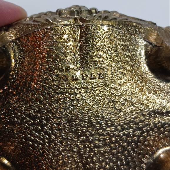 Vintage Ornate Footed Trinket Box with Lid, Vintage Rose Cameo Jewelry Box - Picture 6 of 8